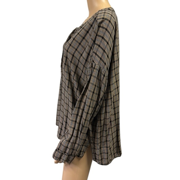 Peace and Pearls Long Sleeve Quarter Button Up Viscose Collarless Blouse Plus 1X - Picture 2 of 11